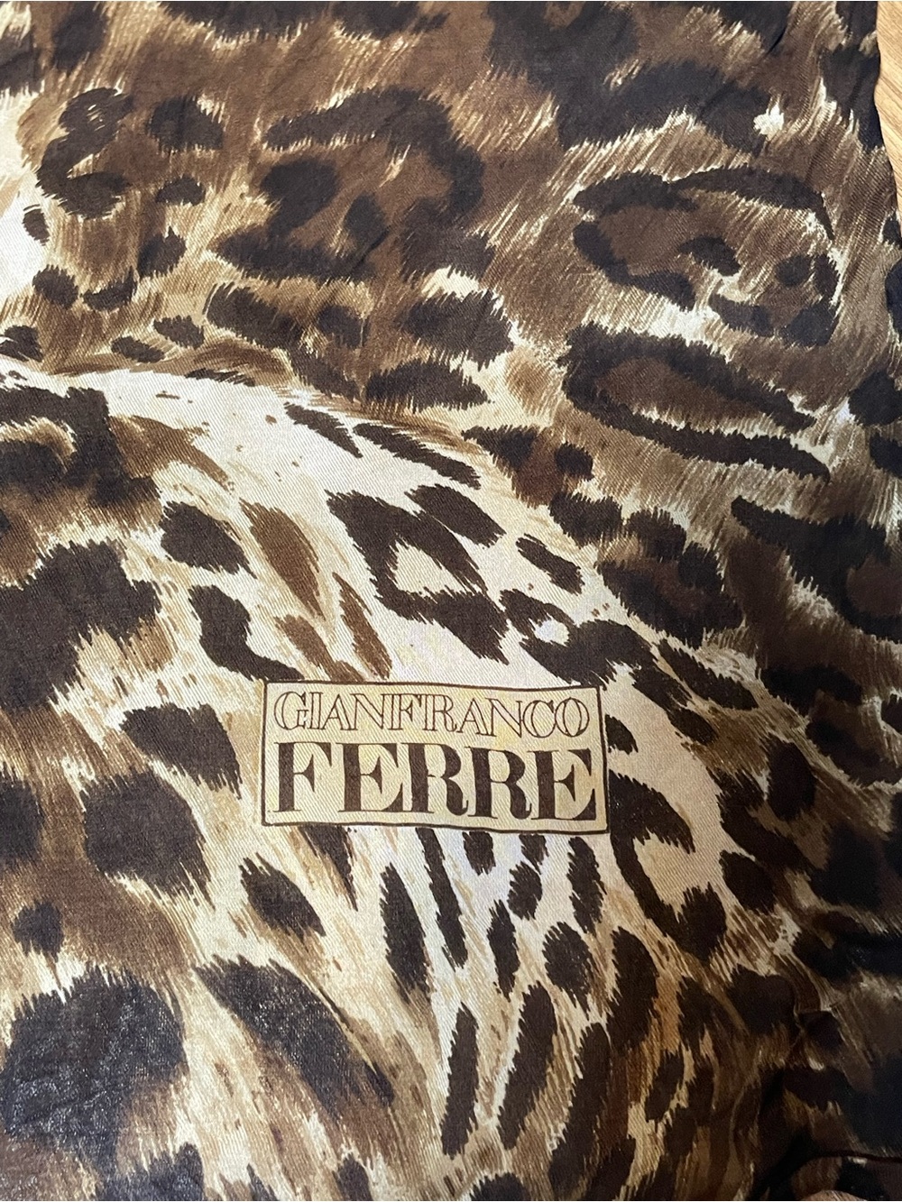 Vintage Gianfranco Ferré Jungle Jaguar 100% Silk Scarf 35” Designer Animal Print - Picture 4 of 7